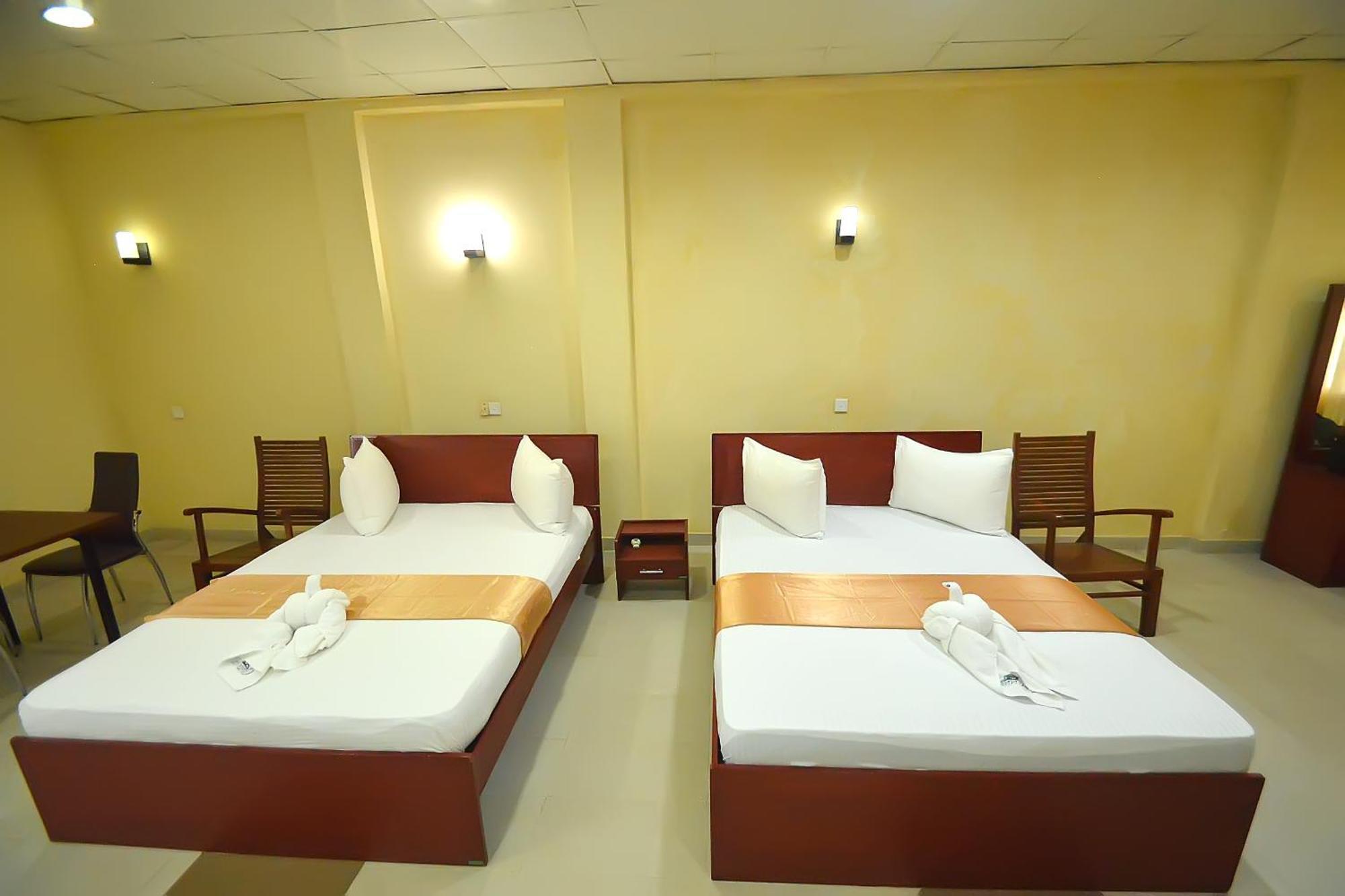 Gunners Club Hotel Minneriya Bagian luar foto